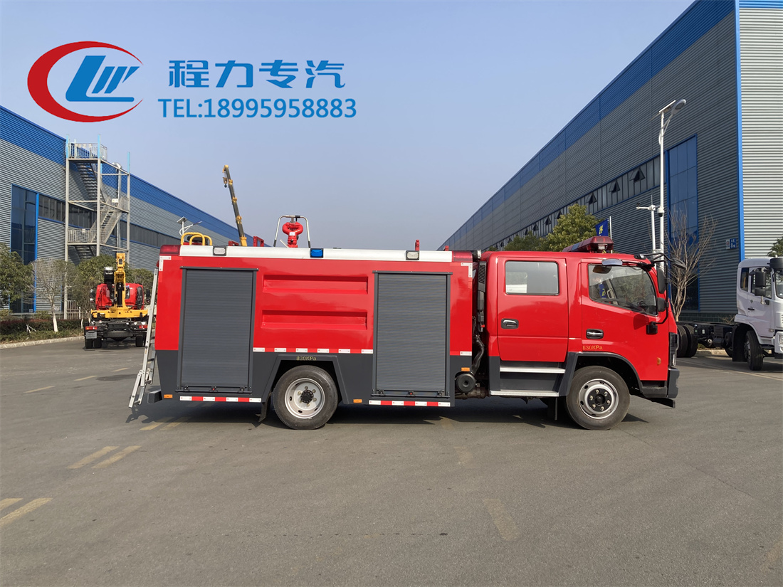 東風(fēng)5噸水罐/泡沫消防車