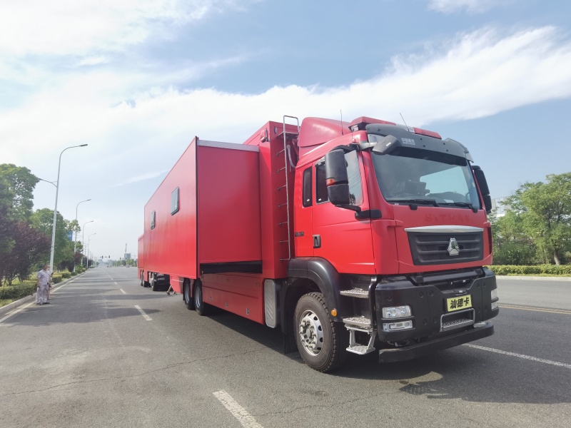 汕德卡宿營車（24人）