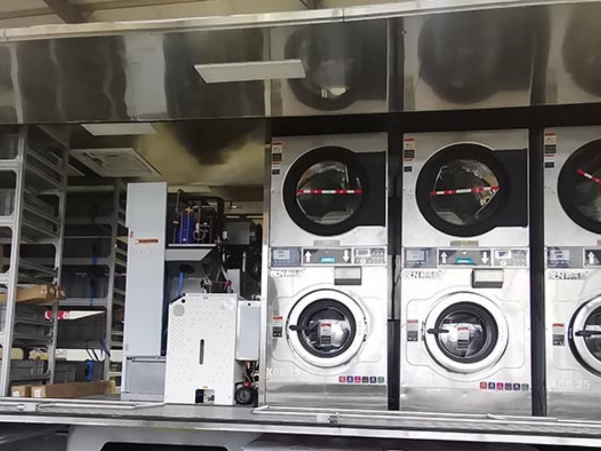 重汽汕德卡被服洗滌車