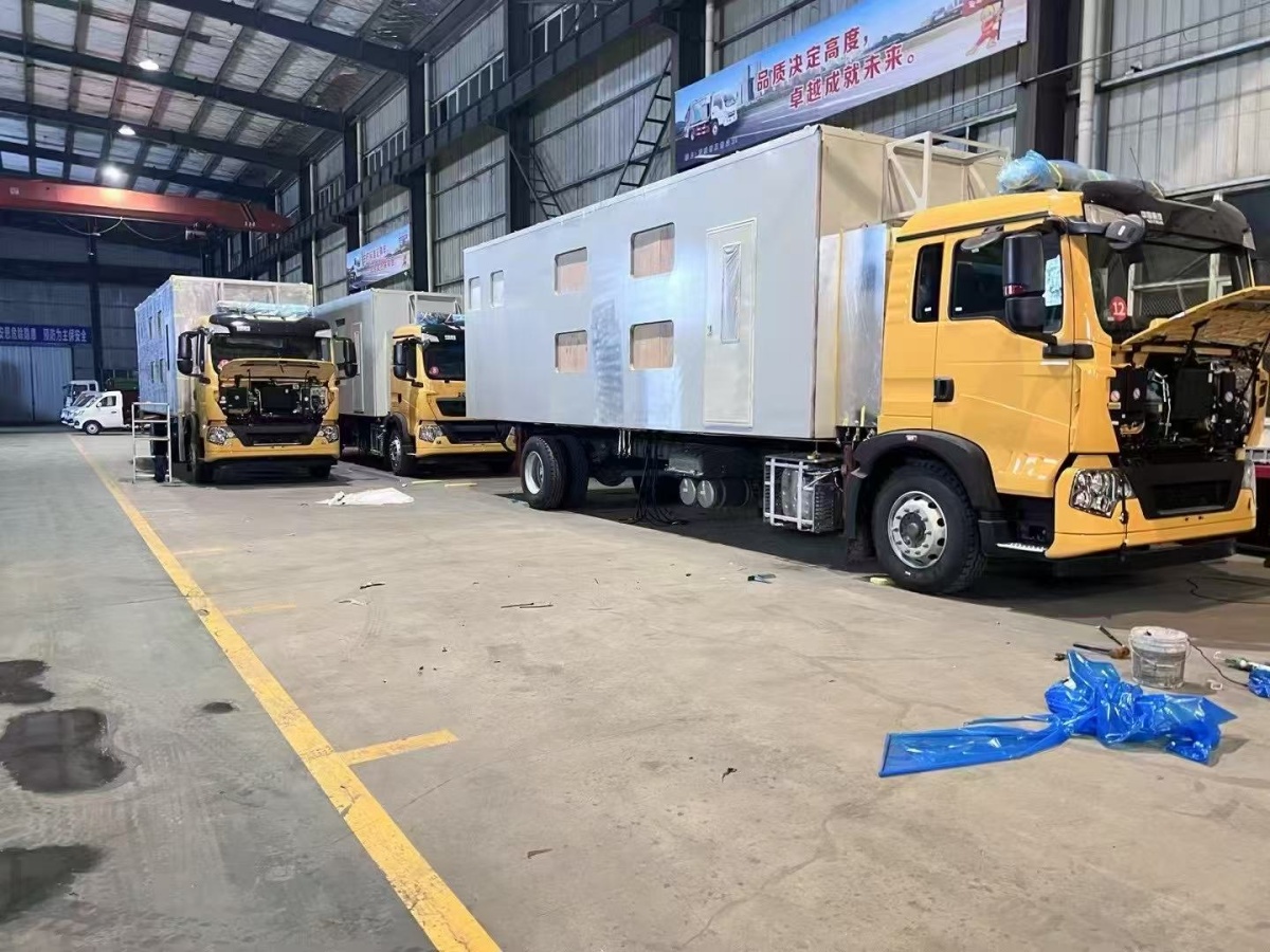 重汽豪沃移動廁所車