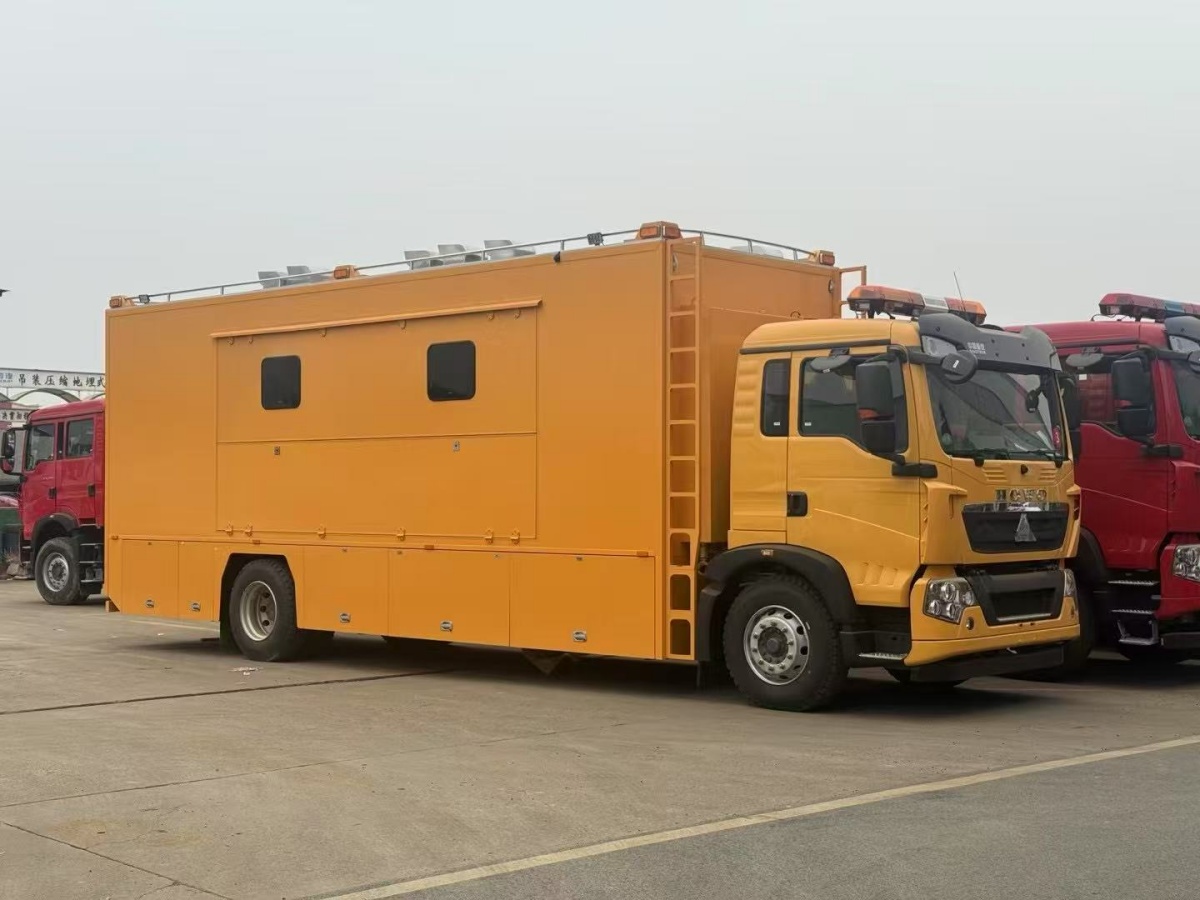 重汽豪沃移動廁所車