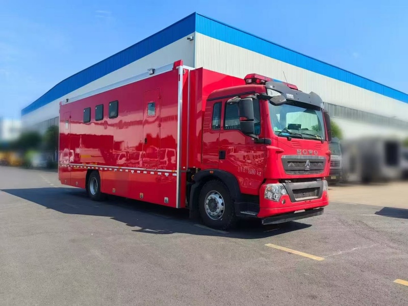 豪沃重汽炊事車（300人）