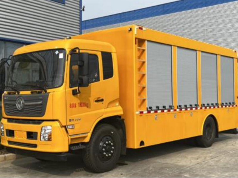 東風(fēng)天錦裝備運(yùn)輸車