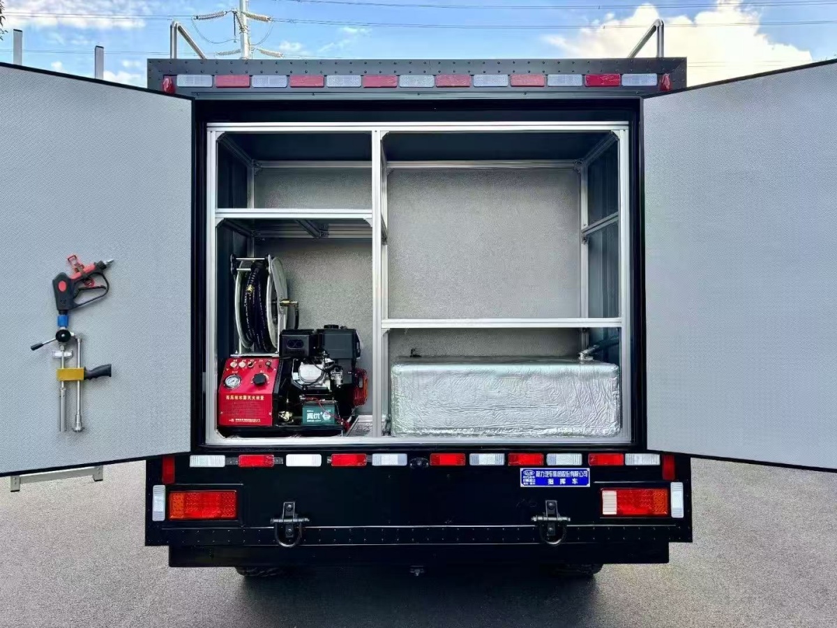 東風猛士指揮車